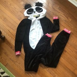 Panda onesie! (MEDIUM)